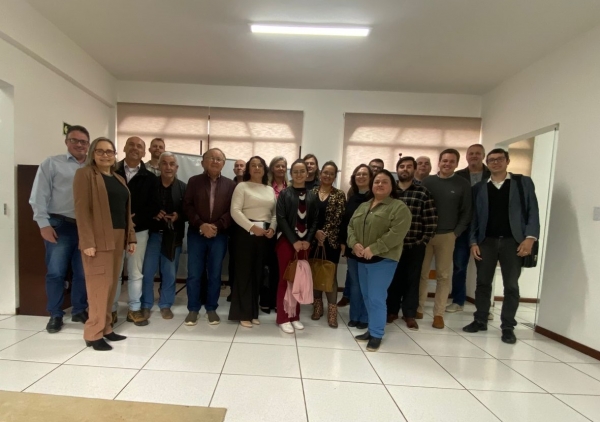 AMCENTRO PROMOVE CAPACITAÇÃO SOBRE COMPRAS E LICITAÇÕES