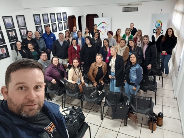 ASSISTÊNCIA SOCIAL REALIZA REUNIÃO DE TRABALHO