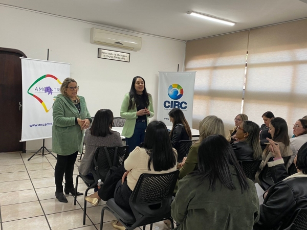 EDUCAÇÃO REALIZA REUNIÃO