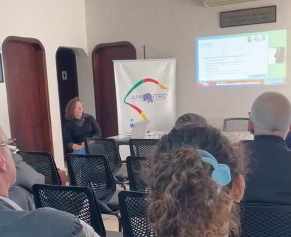 SECRETÁRIOS DE FINANÇAS DA AMCENTRO PARTICIPAM DE EVENTO SOBRE POLÍTICAS PÚBLICAS E GE...